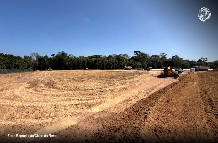 Obras do CT Rei da Amazônia avançam em campos, prédio e pórtico Máquinas trabalham na preparação do terreno do CT "Rei da Amazônia" – Foto: Reprodução/Clube do Remo