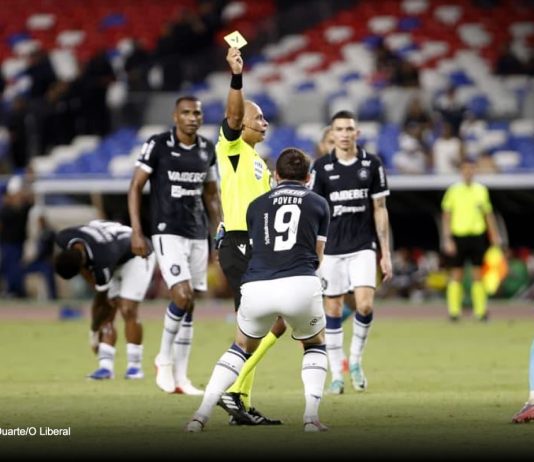 Carpini defende Poveda e contesta expulsão: “Não foi justa” Remo 1×2 Santos-SP (Gabriel Poveda) – Foto: Ivan Duarte/O Liberal