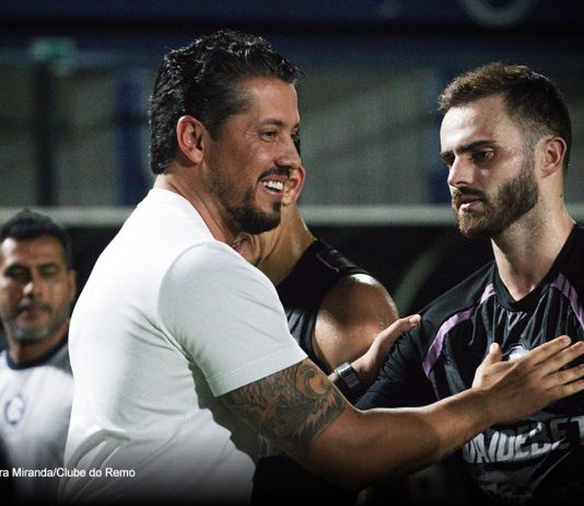 Carpini descarta esquema fixo no Remo e vê Data Fifa como aliada para ajustar o time Thiago Carpini e Gabriel Poveda – Foto: Samara Miranda/Clube do Remo