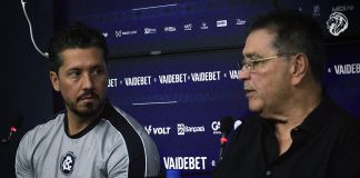 Remo ainda tenta negociar saída de jogadores e Tonhão explica dificuldades Thiago Carpini e Antônio Carlos Teixeira (Tonhão) – Foto: Samara Miranda/Clube do Remo