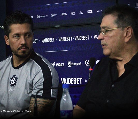Remo ainda tenta negociar saída de jogadores e Tonhão explica dificuldades Thiago Carpini e Antônio Carlos Teixeira (Tonhão) – Foto: Samara Miranda/Clube do Remo