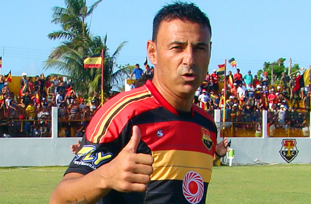 Fábio Oliveira defende o Santa Cruz de Cuiarana