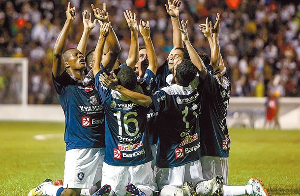 Jogadores do Remo agradecem pela vitória conquistada