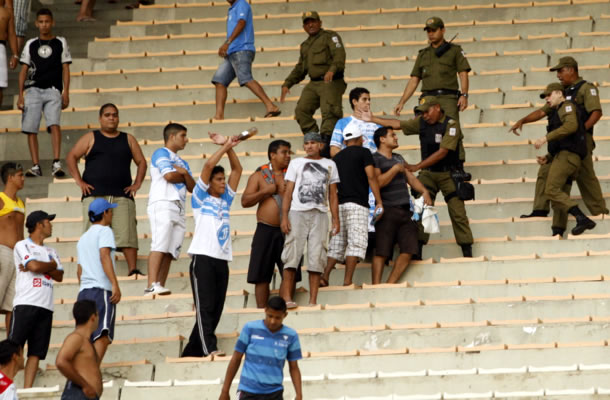 Torcidas organizadas serão extintas