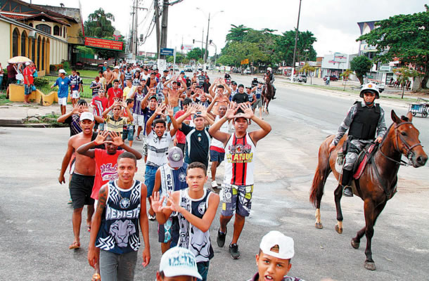 Torcidas organizadas serão extintas