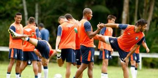 Jogadores treinaram no campo do Deca, em Benfica