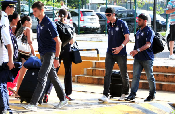 Jogadores remistas chegam ao aeroporto de Belém