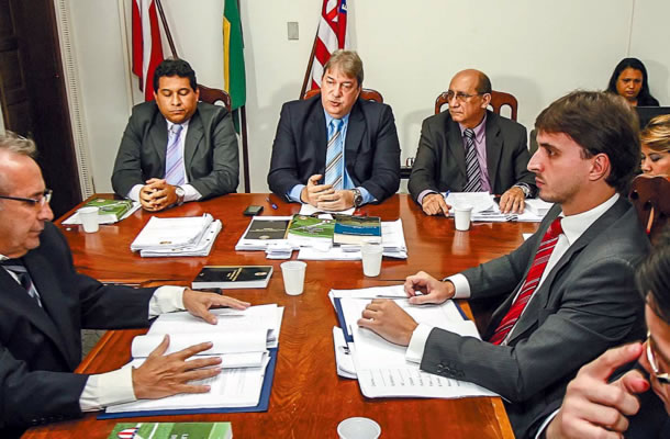 Reunião na Federação Paraense de Futebol com representante do Santa Cruz pôs fim à batalha judicial no Parazão