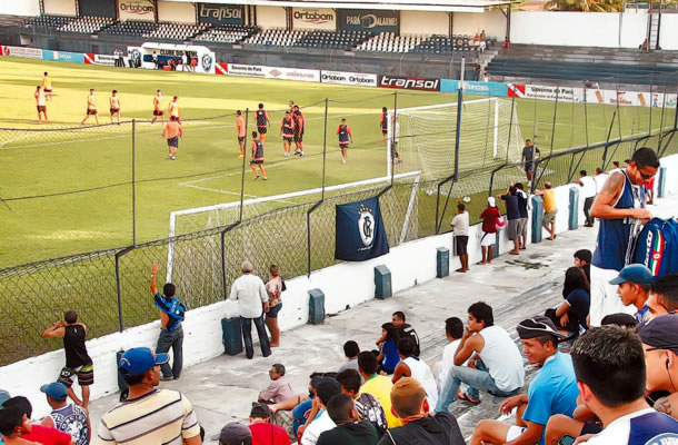 Torcida comparece ao Baenão para prestigiar o treino do Remo