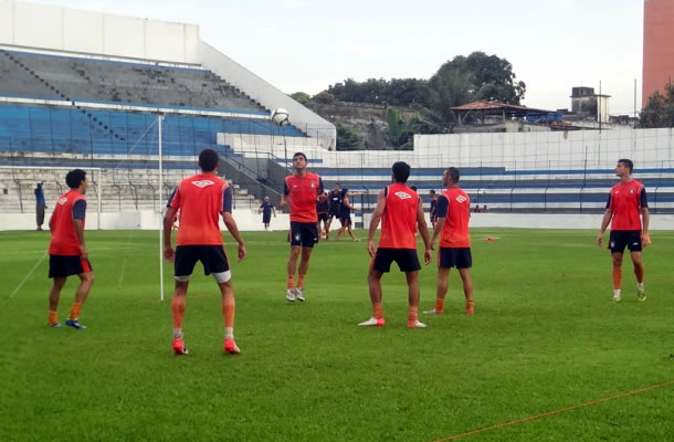 Jogadores do Remo realizam treino recreativo no Baenão