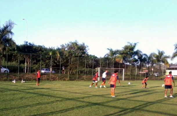 Jogadores do Remo treinam no CT do Volta Redonda (RJ)