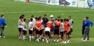 Jogadores remistas treinam no Baenão