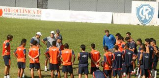 Jogadores remistas treinam no Baenão