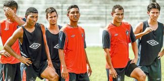 Jogadores remistas treinam no Baenão