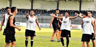 Jogadores remistas treinam no Baenão