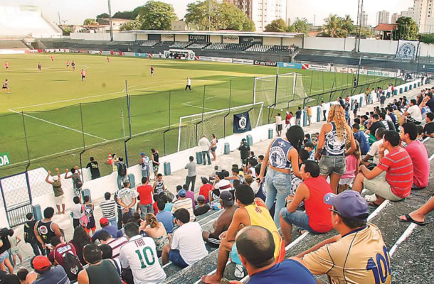 Torcida azulina acompanha o treino do Remo em bom número