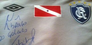 Camisa autografada pelo goleiro Fabiano