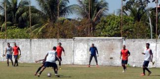 Jogadores remistas realizam coletivo