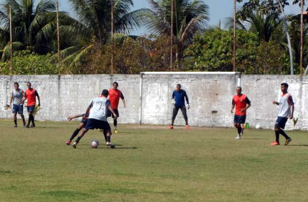 Jogadores remistas realizam coletivo