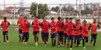 Jogadores remistas realizam atividade física