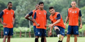 Jogadores remistas realizam atividade física