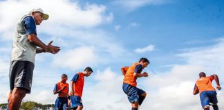 Jogadores remistas realizam atividade física