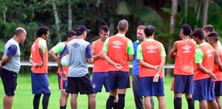 Jogadores remistas realizam atividade física