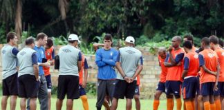 Jogadores remistas realizam atividade física