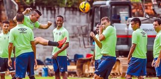 Jogadores remistas realizam atividade física