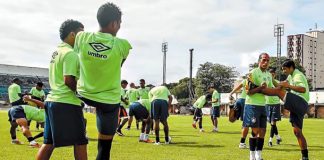 Jogadores remistas realizam atividade física