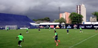 Jogadores remistas realizam coletivo