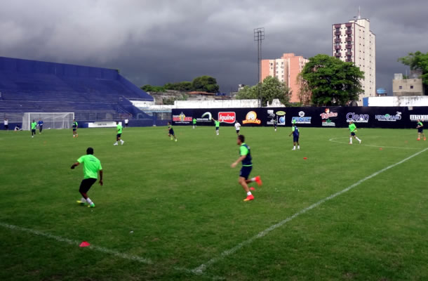 Jogadores remistas realizam coletivo