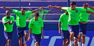 Jogadores remistas realizam atividade física