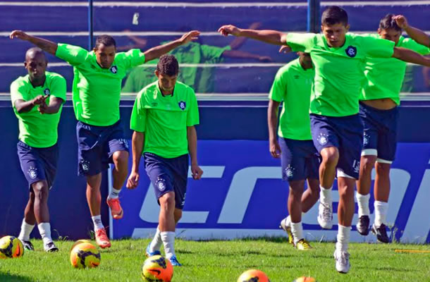 Jogadores remistas realizam atividade física