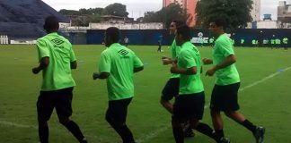 Jogadores remistas realizam atividade física