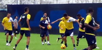 Jogadores remistas realizam atividade física