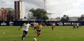 Jogadores remistas realizam atividade física