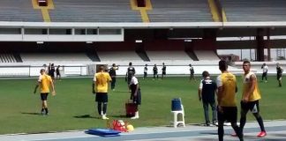 Jogadores remistas realizam atividade física