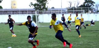 Jogadores remistas realizam atividade física no estádio Ribeirão (Boa Vista-RR)