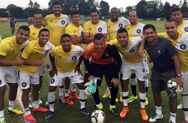 Jogadores remistas realizam atividade física