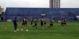 Jogadores remistas realizam atividade física