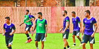 Jogadores remistas realizam atividade física