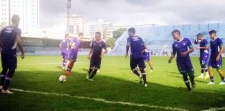 Jogadores remistas realizam atividade física