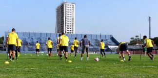 Jogadores remistas realizam atividade física