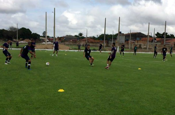 Jogadores remistas realizam atividade física