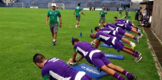 Jogadores remistas realizam atividade física