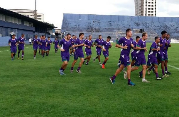 Jogadores remistas realizam atividade física