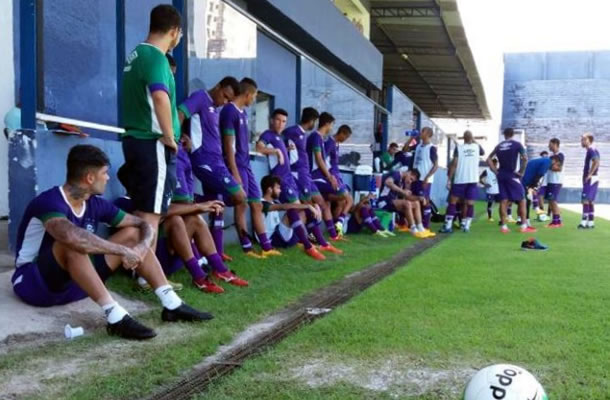 Jogadores remistas realizam atividade física