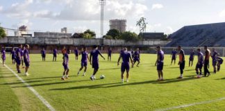 Jogadores remistas realizam atividade física