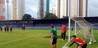 Jogadores remistas realizam atividade física